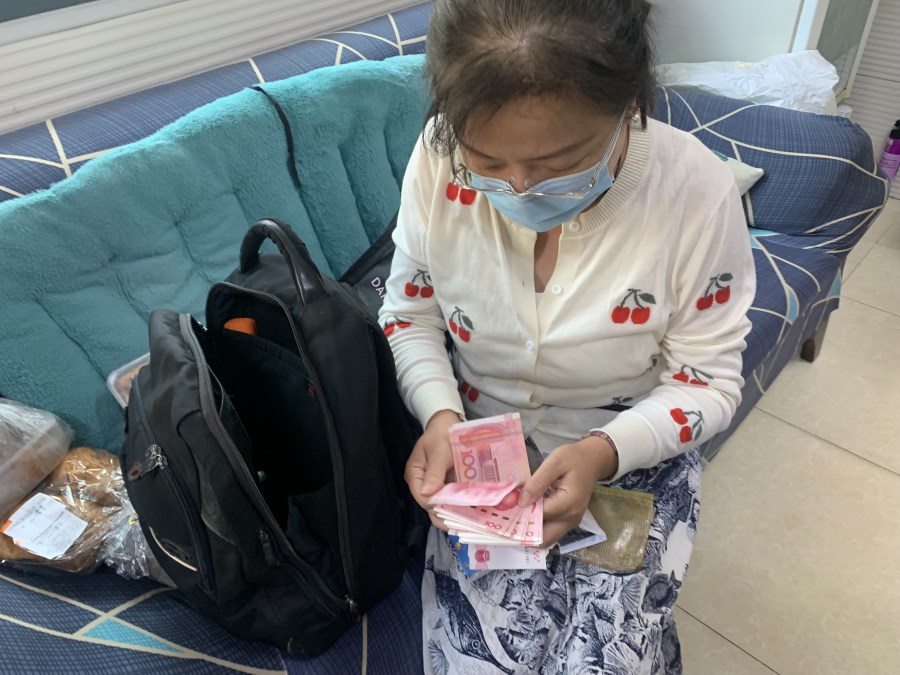 乘客大意落下钱包，时博shibo(中国)司机拾金不昧如数归还.jpg
