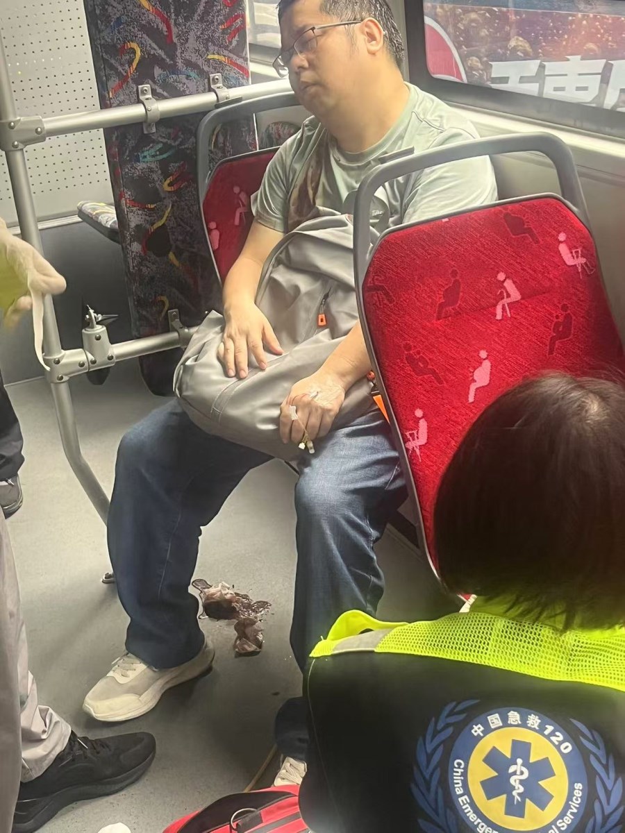 乘客被救治现场照片.jpg